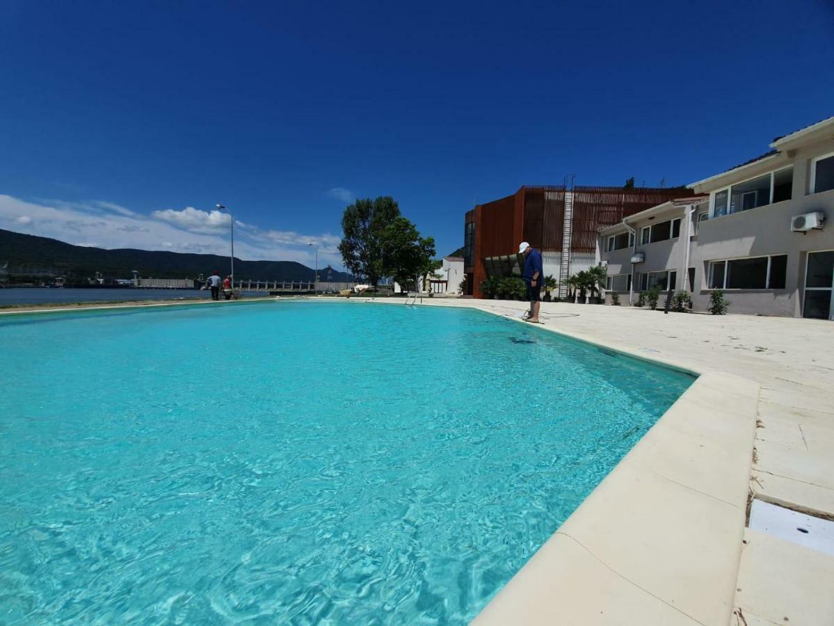 Riviera By Queens Hotel And Resort Gura Văii Exteriör bild