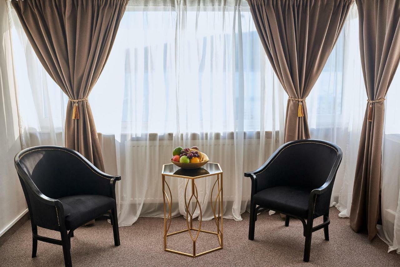 Riviera By Queens Hotel And Resort Gura Văii Exteriör bild