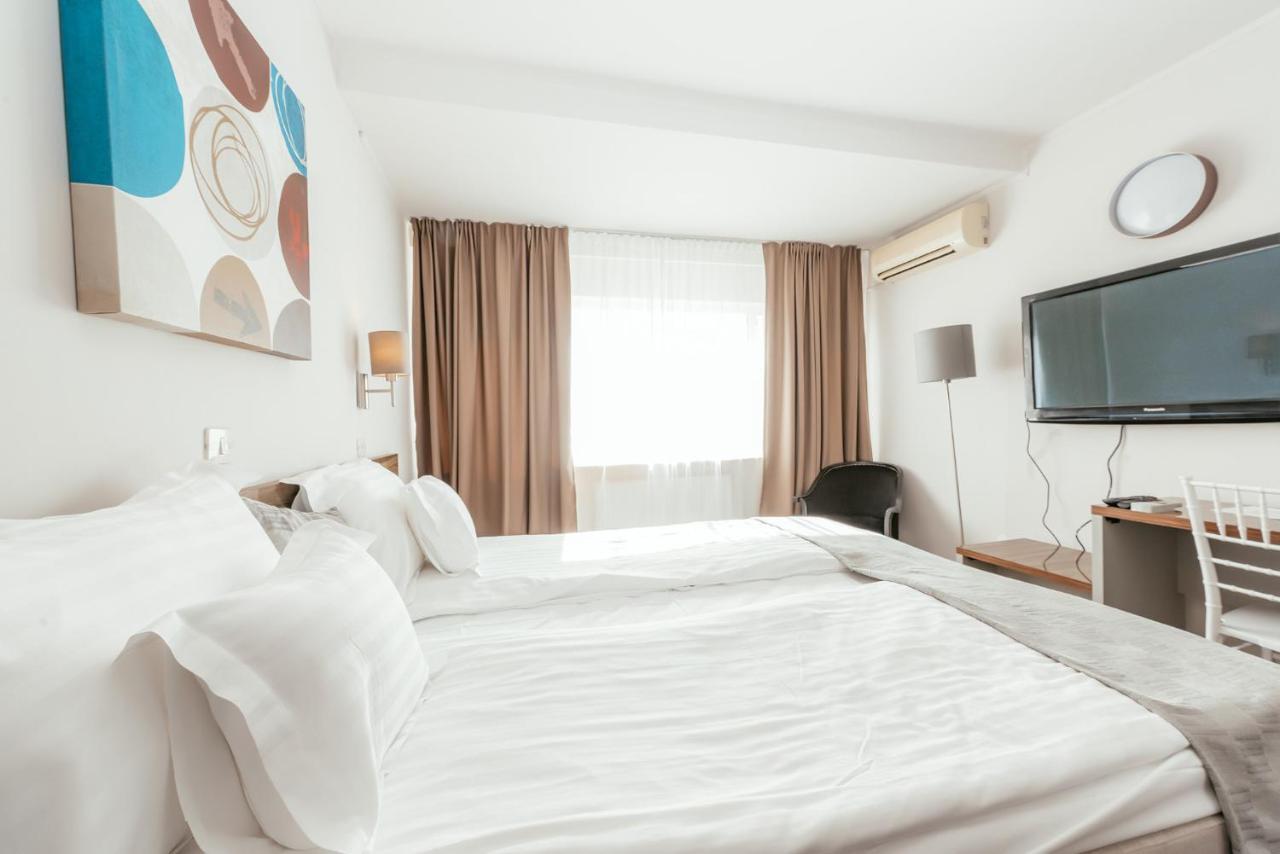 Riviera By Queens Hotel And Resort Gura Văii Exteriör bild
