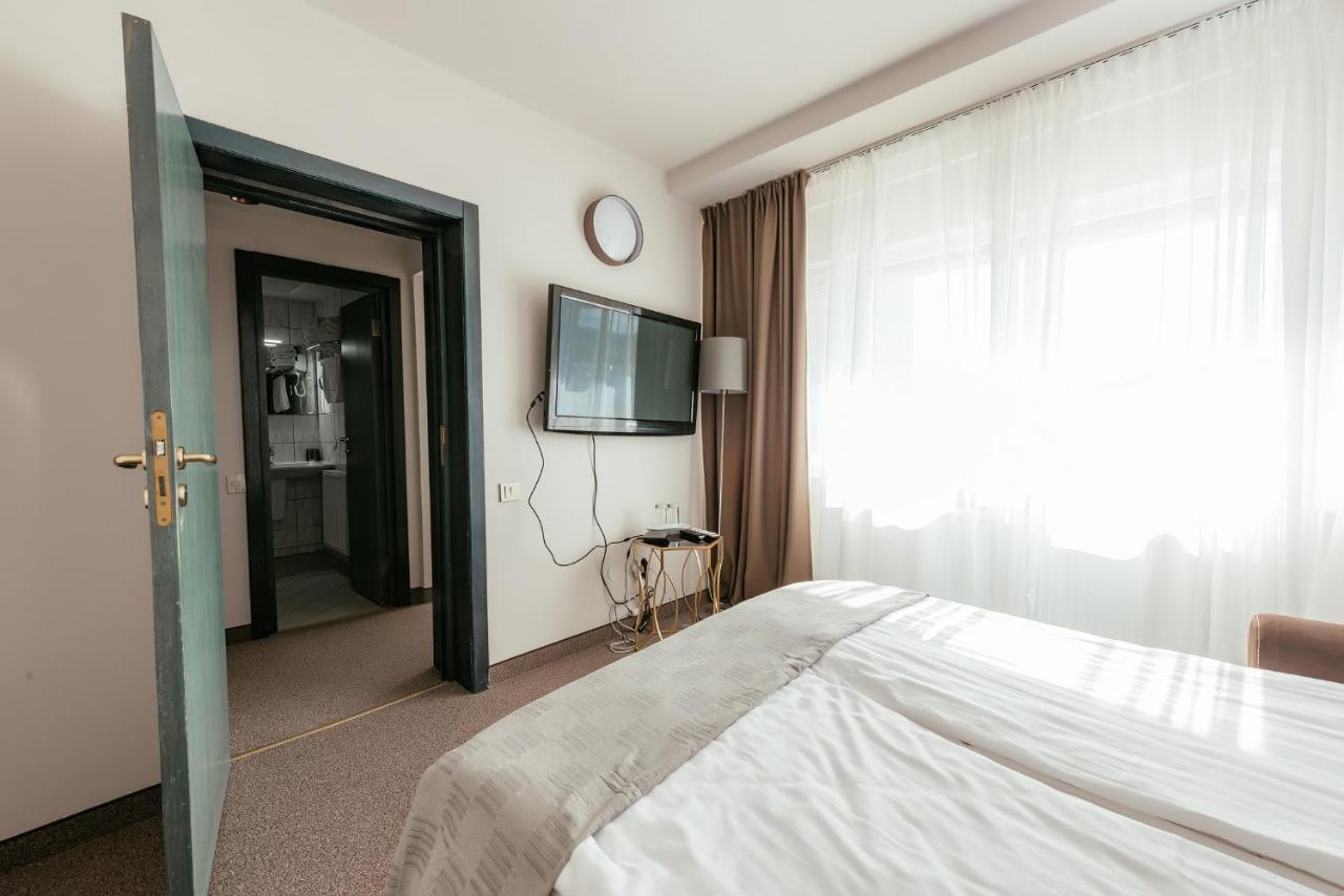 Riviera By Queens Hotel And Resort Gura Văii Exteriör bild